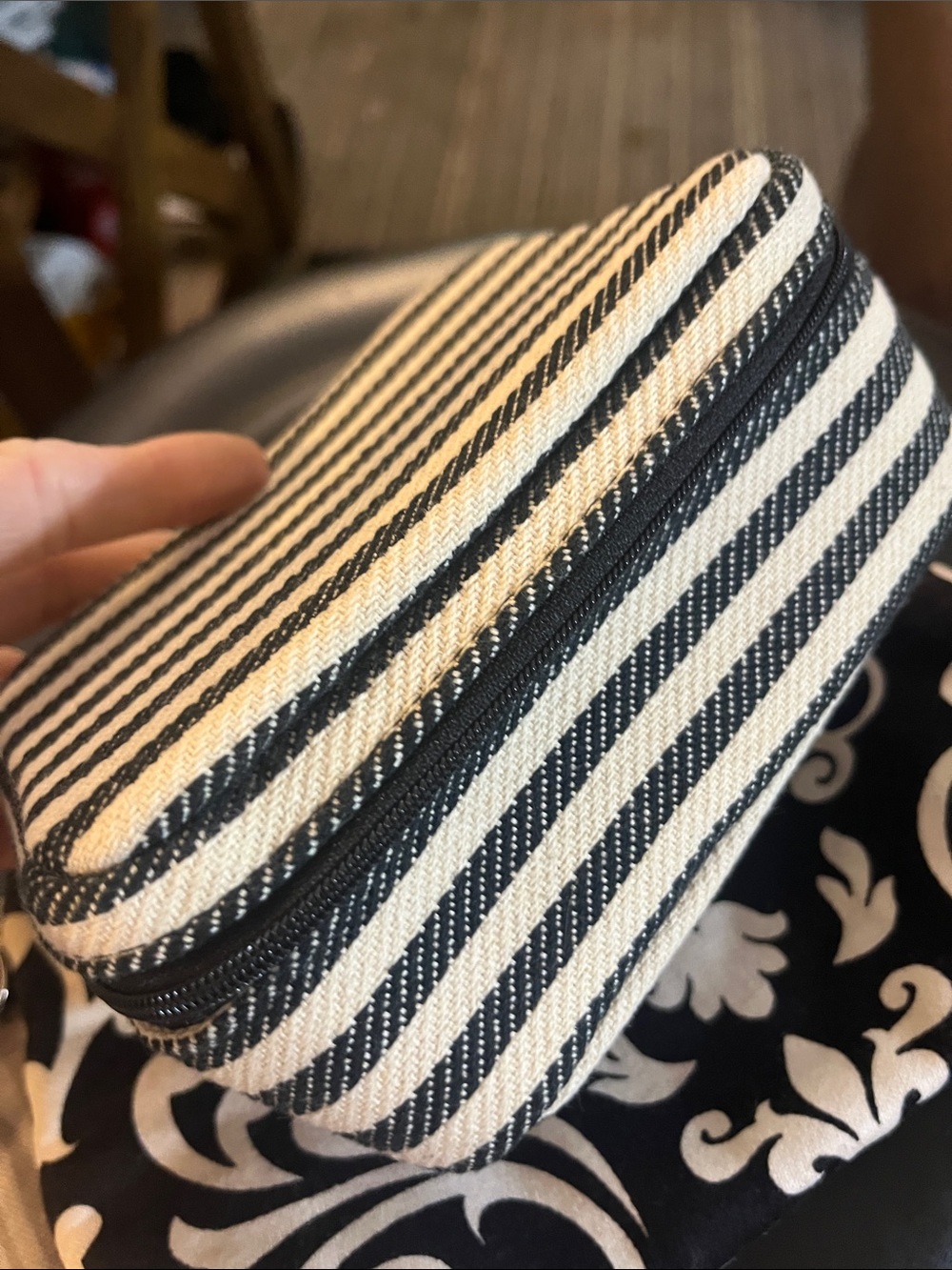 thirty-one Black and Cream Patterned Cosmetic Pouch Trio great condition 38 - Picture 6 of 8